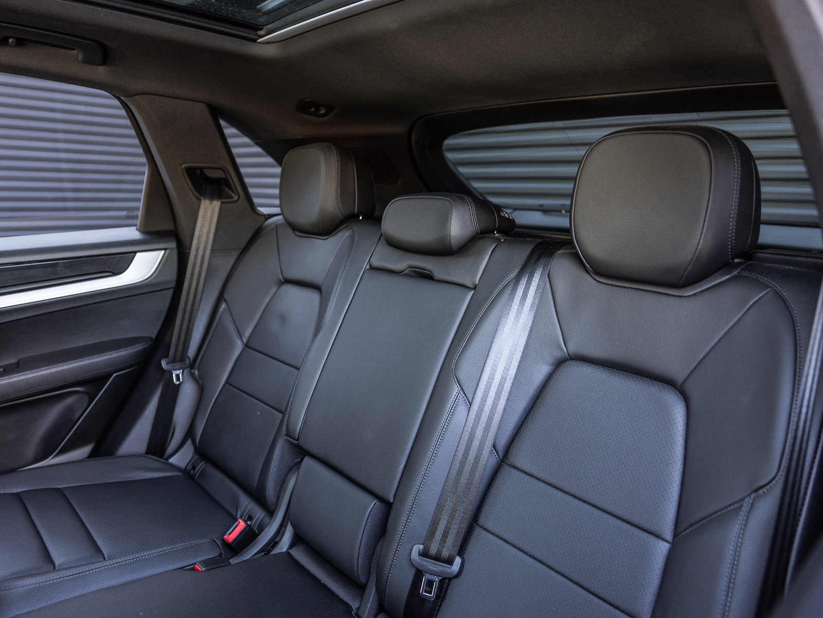 Certified 2024 Porsche Cayenne AWD/4WD image 18