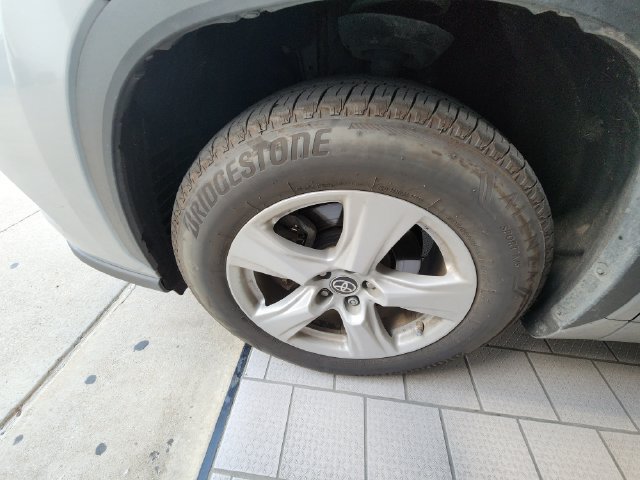 Used 2025 Toyota Highlander LE FWD image 9