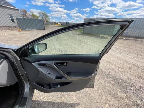 Used 2011 Hyundai Elantra Limited FWD image 28