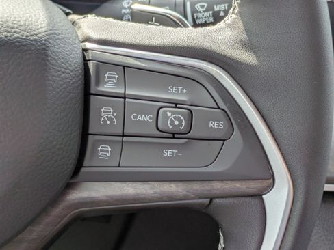 New 2025 Jeep Grand Cherokee L Limited image 17