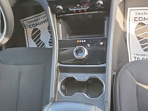 Used 2024 Jeep Grand Cherokee Laredo image 9