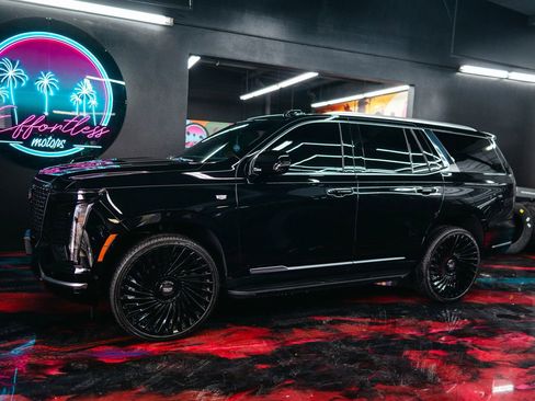 Used 2025 Cadillac Escalade Premium Luxury image 3