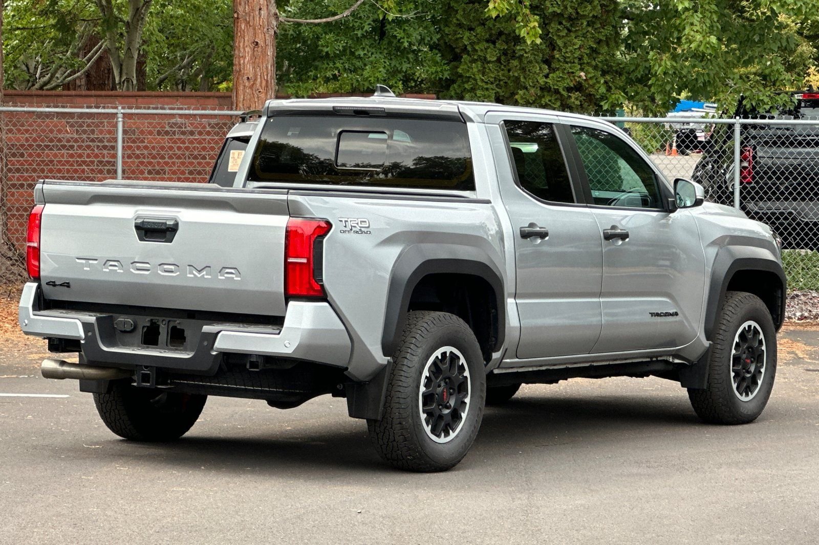 Used 2024 Toyota Tacoma TRD Off-Road w/ TRD Off Road Upgrade Package AWD/4WD image 4