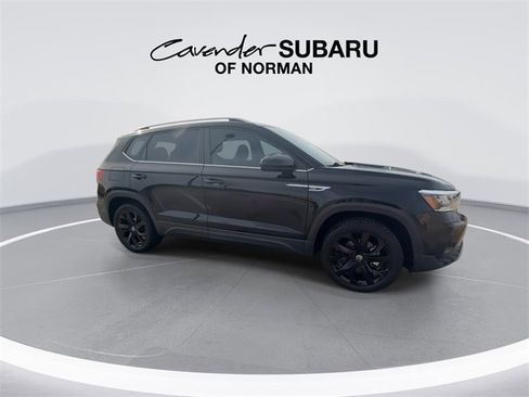 Used 2022 Volkswagen Taos SE image 4