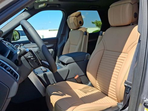 Certified 2025 Land Rover Discovery Dynamic SE image 17