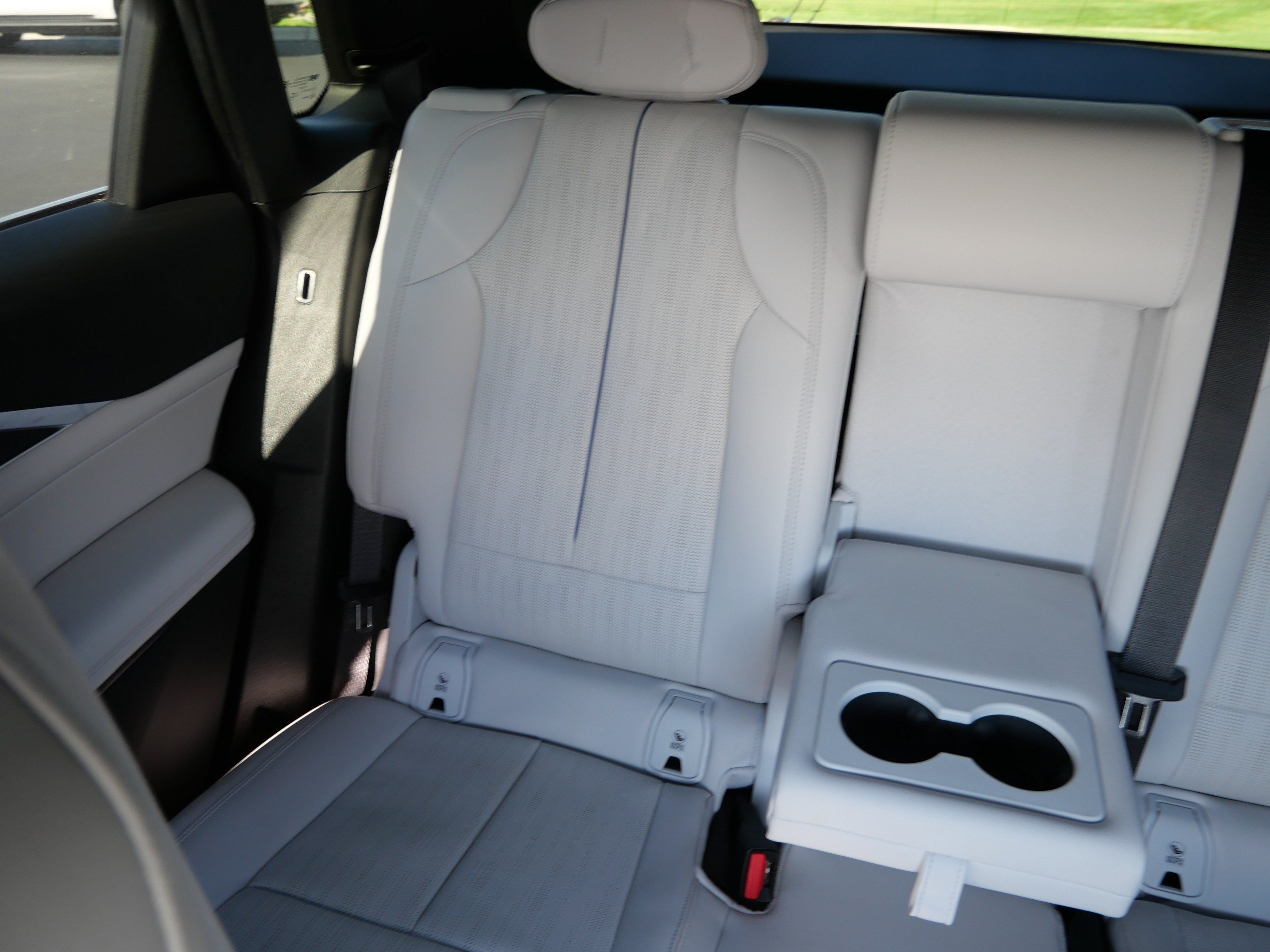 Used 2026 Cadillac Lyriq Luxury w/ LPO, Floor Liner Package AWD/4WD image 10