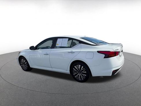 Used 2025 Nissan Altima 2.5 SV FWD image 10