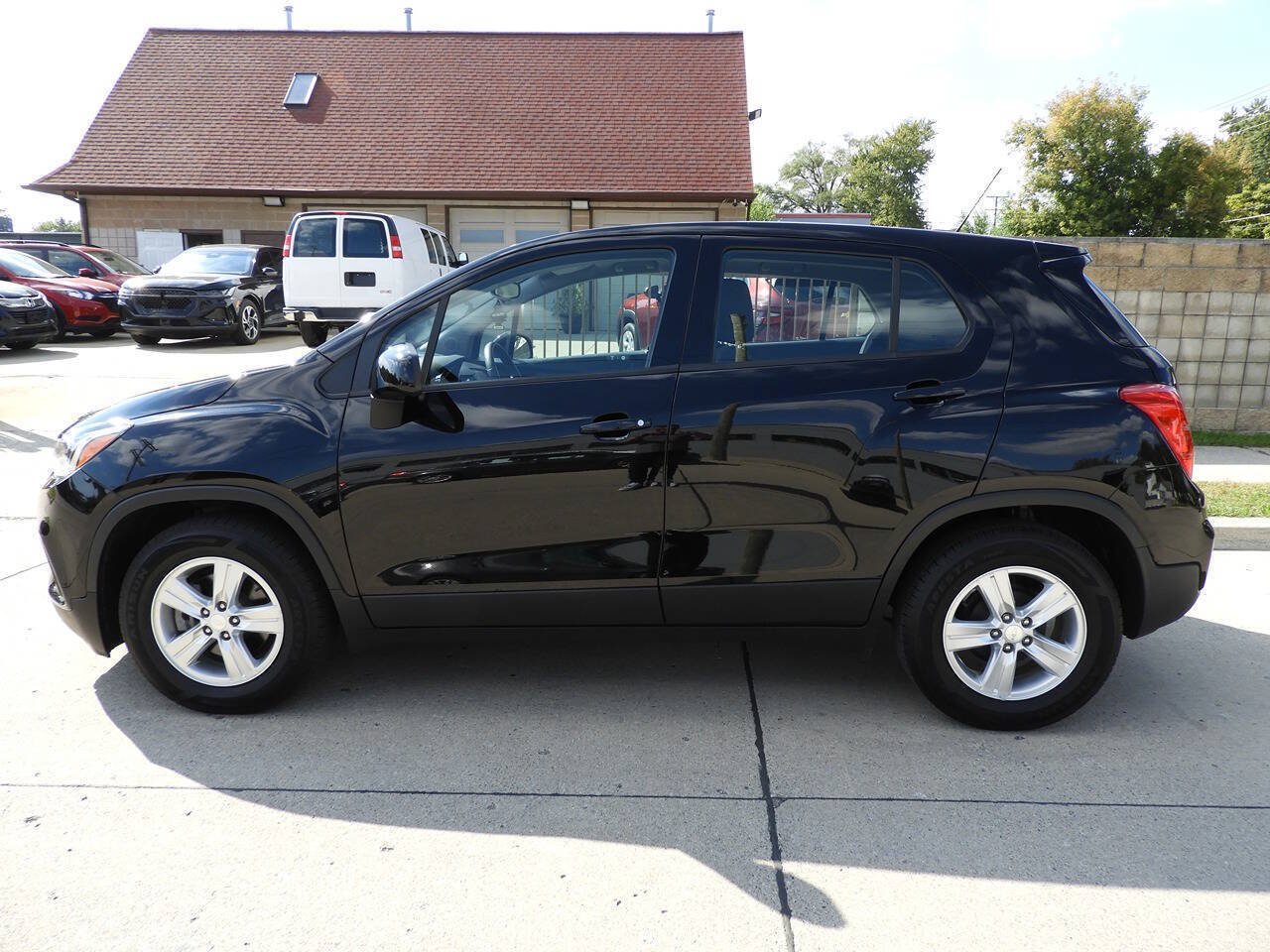 Used 2019 Chevrolet Trax LS FWD image 5