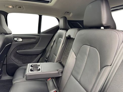 Certified 2025 Volvo XC40 B5 Core image 22