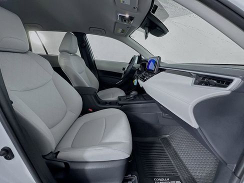 Used 2026 Toyota Corolla Cross L image 31