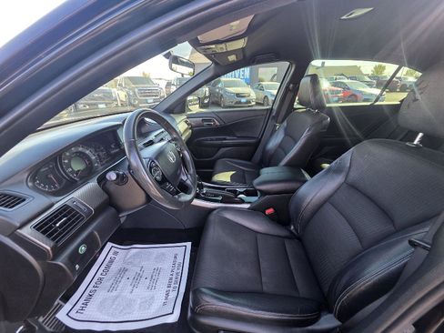 Used 2017 Honda Accord Sport image 9