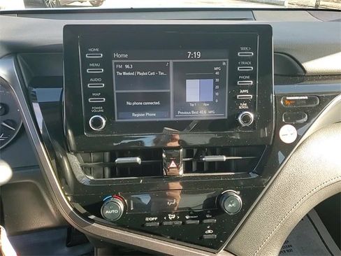 Used 2023 Toyota Camry SE image 18
