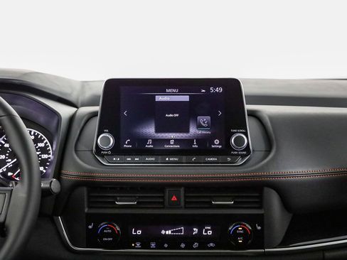 Certified 2025 Nissan Rogue SV image 17