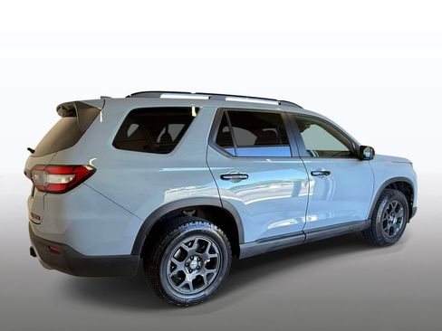 Used 2024 Honda Pilot TrailSport image 10