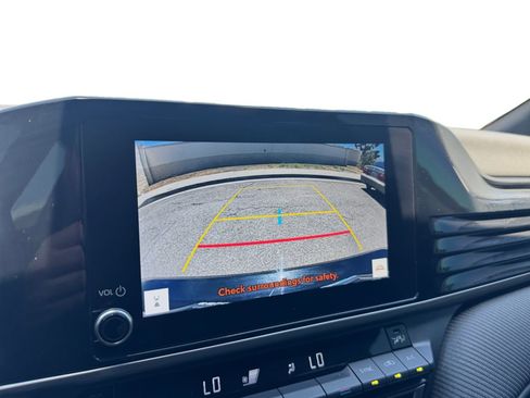 Used 2025 Toyota Camry SE FWD image 13