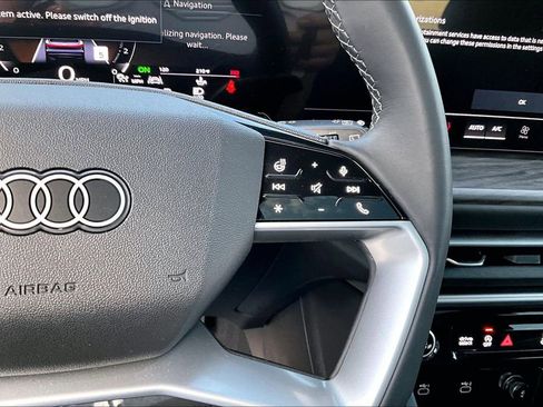 Used 2025 Audi Q5 Premium w/ Convenience Package image 12