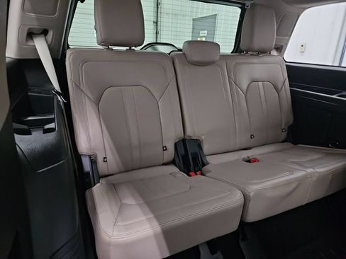 Used 2023 Ford Expedition Limited AWD/4WD image 35