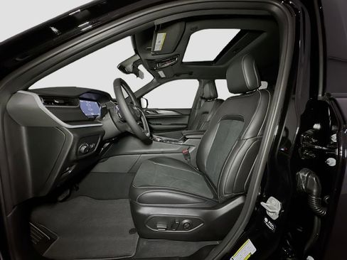 New 2025 Jeep Grand Cherokee L Altitude AWD/4WD image 15
