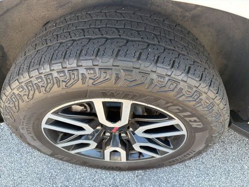 Used 2023 GMC Yukon AT4 w/ Technology Package image 5