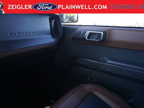 Used 2024 Ford Bronco Outer Banks AWD/4WD image 30