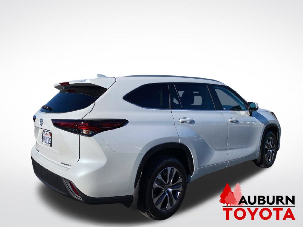 Used 2024 Toyota Highlander XLE AWD/4WD image 5