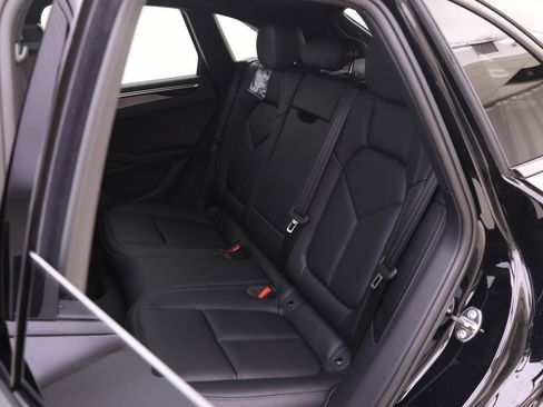 Used 2025 Porsche Macan AWD/4WD image 14
