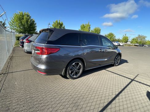 Used 2023 Honda Odyssey Elite image 3