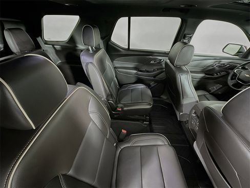 Used 2023 Chevrolet Traverse Premier image 30