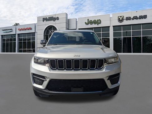 New 2026 Jeep Grand Cherokee 2WD image 9