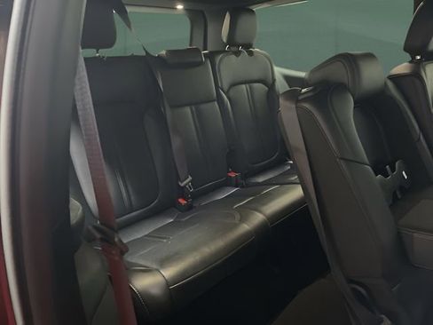 Used 2024 Jeep Wagoneer Series II w/ Flexible Seating Group image 11