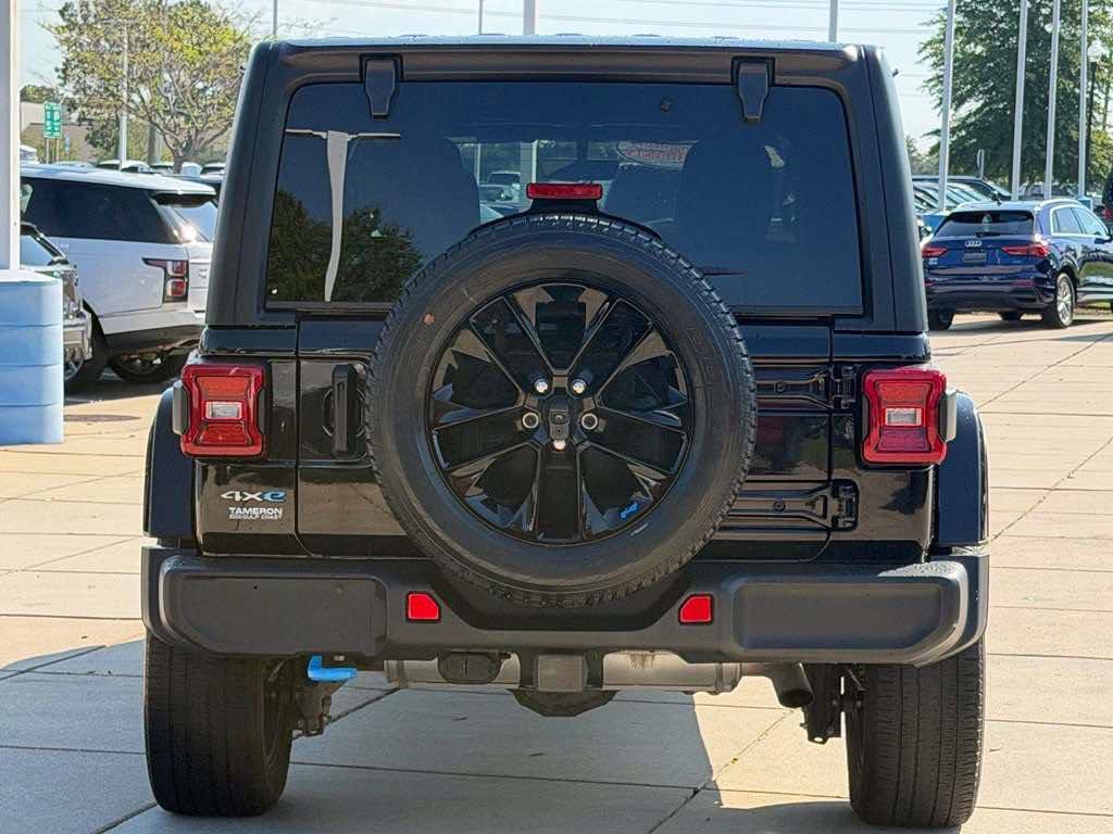 Used 2023 Jeep Wrangler Unlimited Sahara AWD/4WD image 3