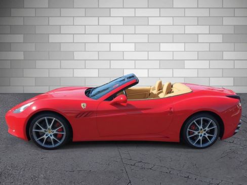 Used 2010 Ferrari California Spyder image 2