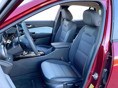 Used 2025 Chevrolet Trax LT image 23