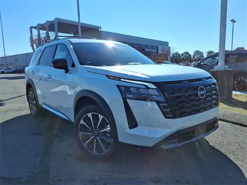 New 2026 Nissan Pathfinder Platinum image 1