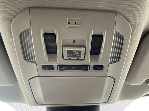 Used 2020 Toyota Highlander XLE AWD/4WD image 35