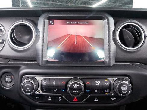 Used 2020 Jeep Gladiator Overland AWD/4WD image 13