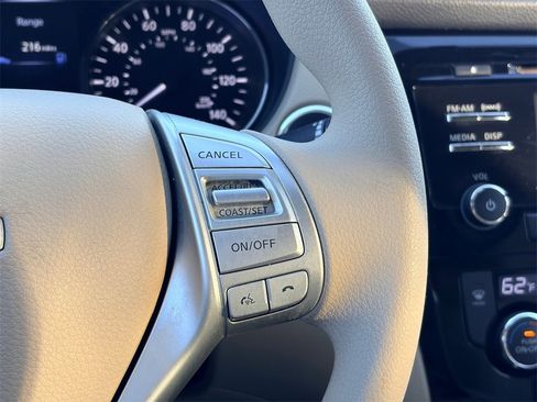 Used 2015 Nissan Rogue SV image 13