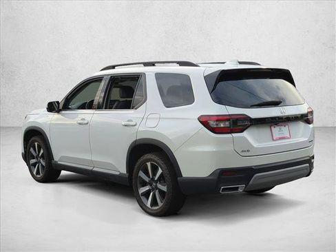 Used 2023 Honda Pilot Touring image 8