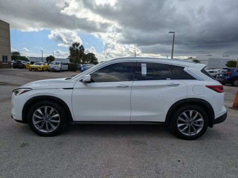 Used 2020 INFINITI QX50 Luxe w/ Navigation Package FWD image 8