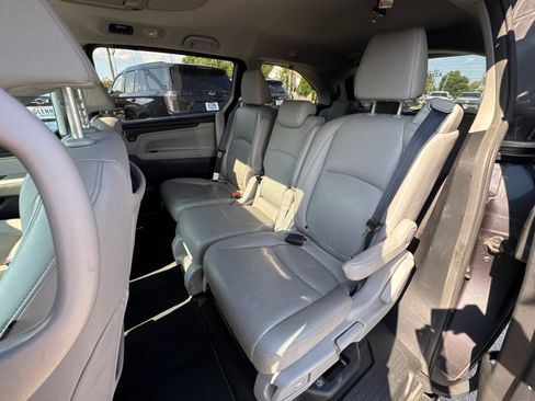 Used 2018 Honda Odyssey EX-L image 22