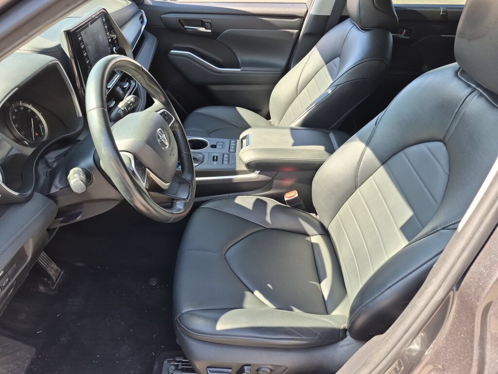 Certified 2022 Toyota Highlander XLE AWD/4WD image 14