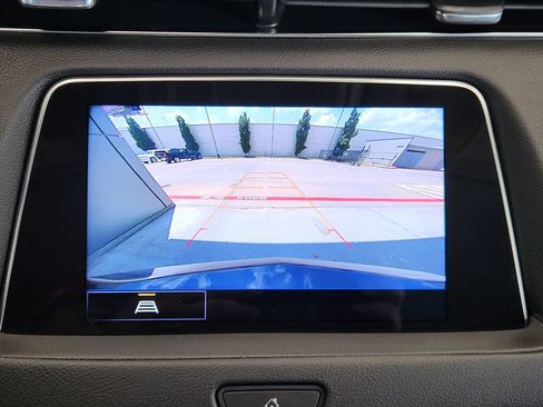 Used 2023 Cadillac XT4 Luxury w/ Cold Weather Package FWD image 17