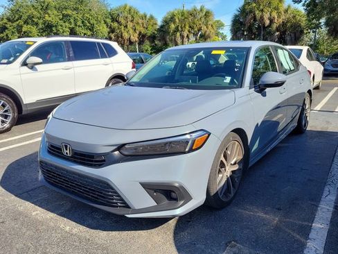 Used 2023 Honda Civic Touring image 3