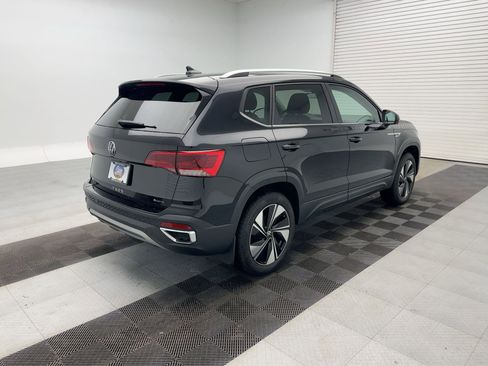 Used 2024 Volkswagen Taos SE image 9