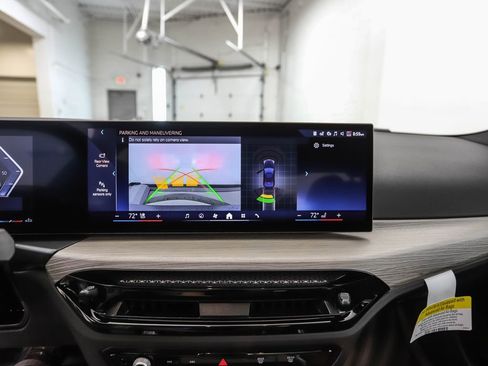 Used 2025 BMW 330i xDrive Sedan w/ Convenience Package image 18