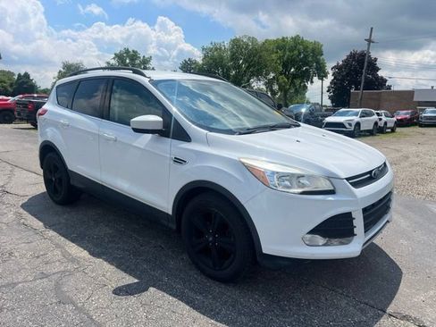 Used 2015 Ford Escape SE w/ Equipment Group 201A FWD image 3