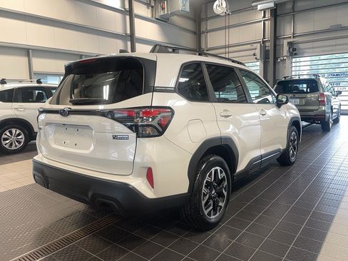 Used 2025 Subaru Forester Premium AWD/4WD image 19