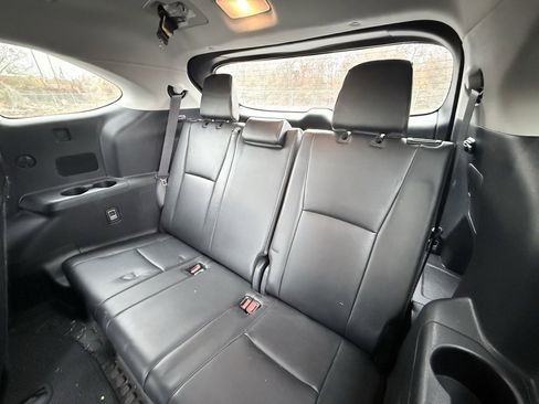 Used 2024 Toyota Highlander XLE image 32