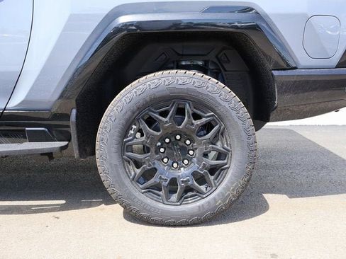 New 2025 GMC Hummer EV 2X w/ LPO, Dark Essentials Package AWD/4WD image 39