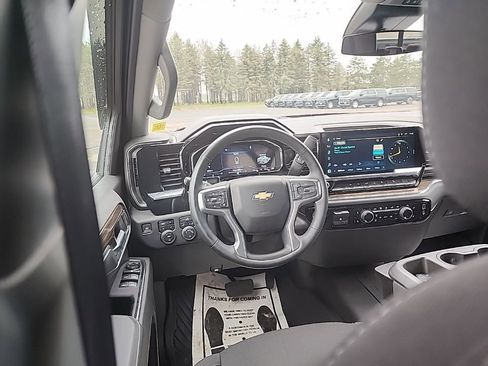 Used 2024 Chevrolet Silverado 1500 LT w/ Z71 Off-Road Package image 10